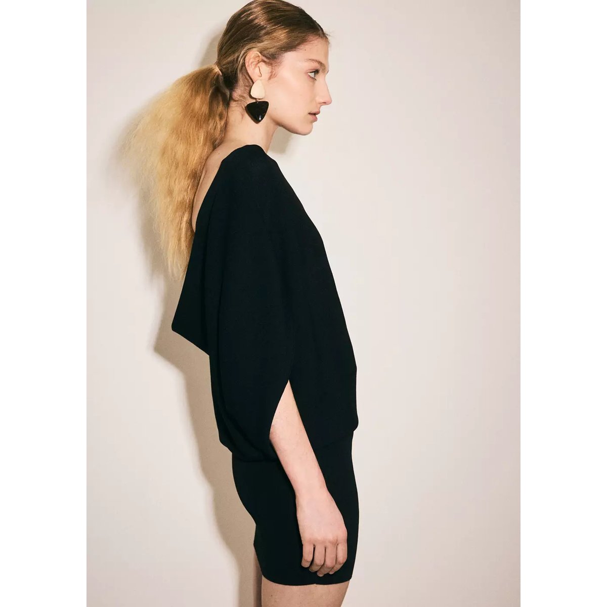 Robe ajustée en maille avec dos ouvert noir, MANGO