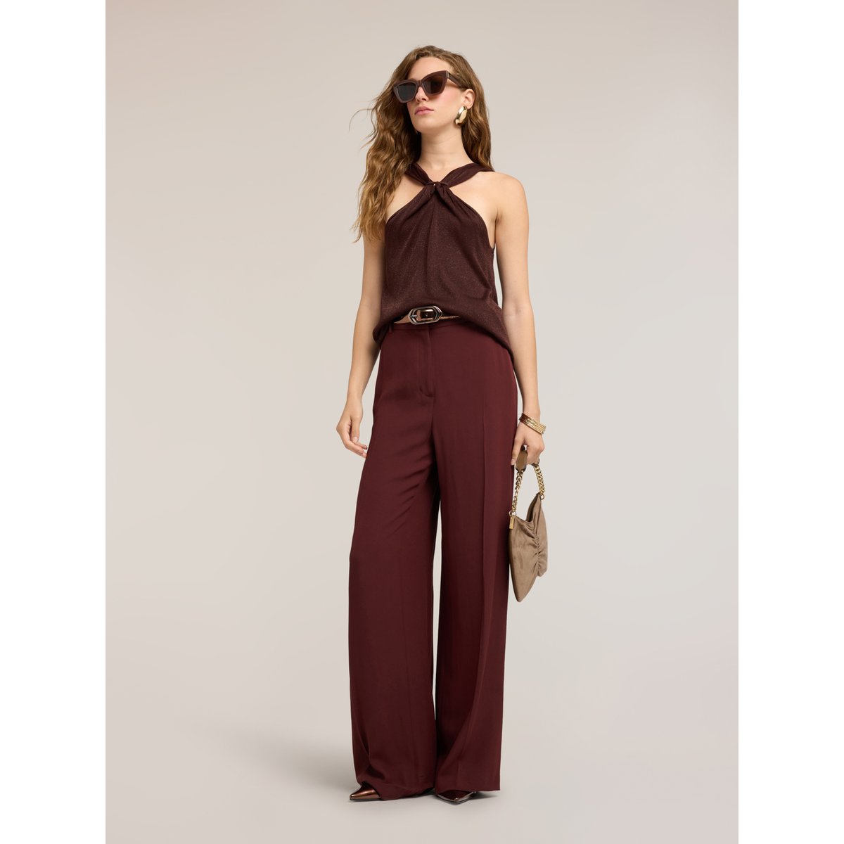 Pull avec drapé et découpes marron, MOTIVI