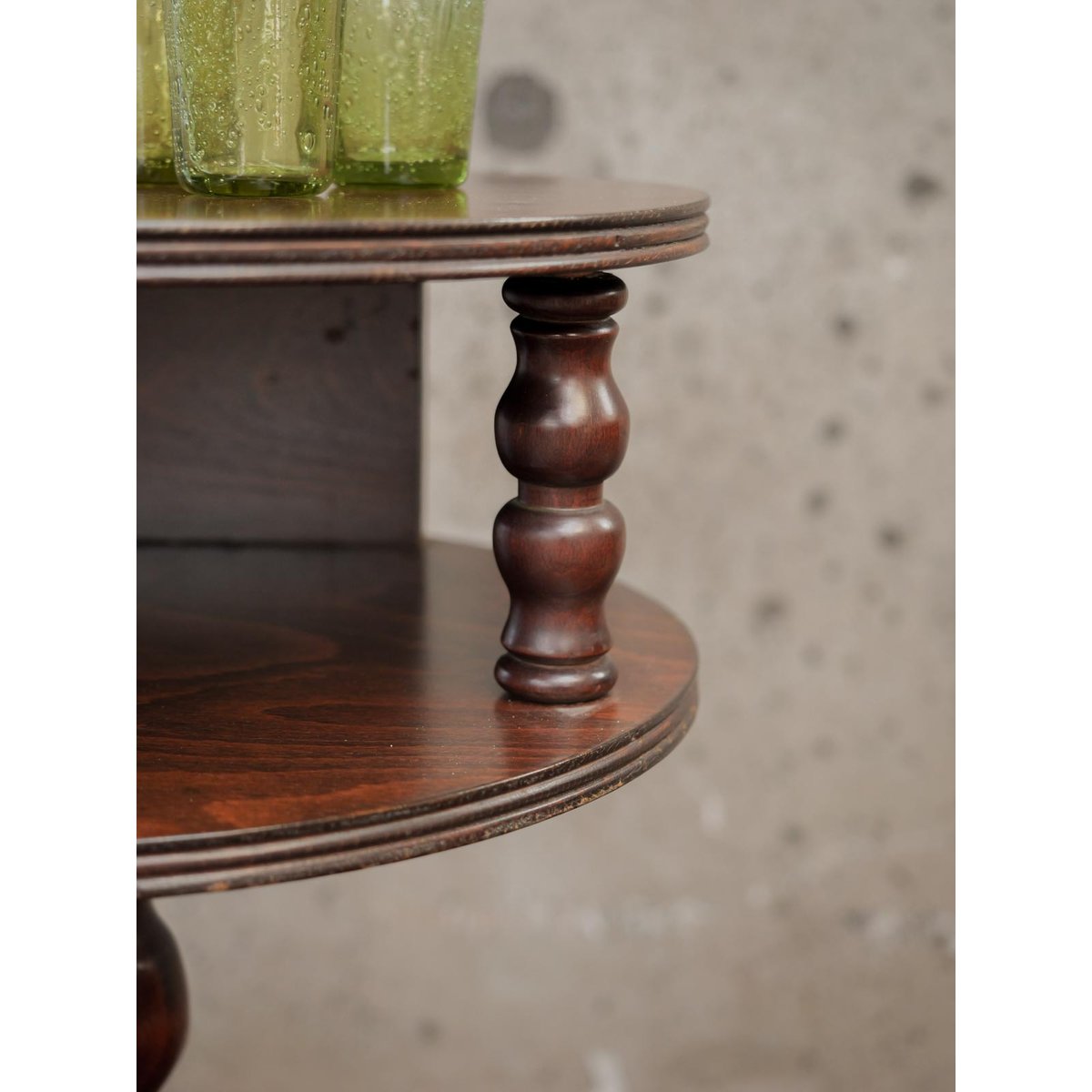 Guéridon aux deux tablettes Alfred N°220 - Bon état bois foncé, DEBONGOUT