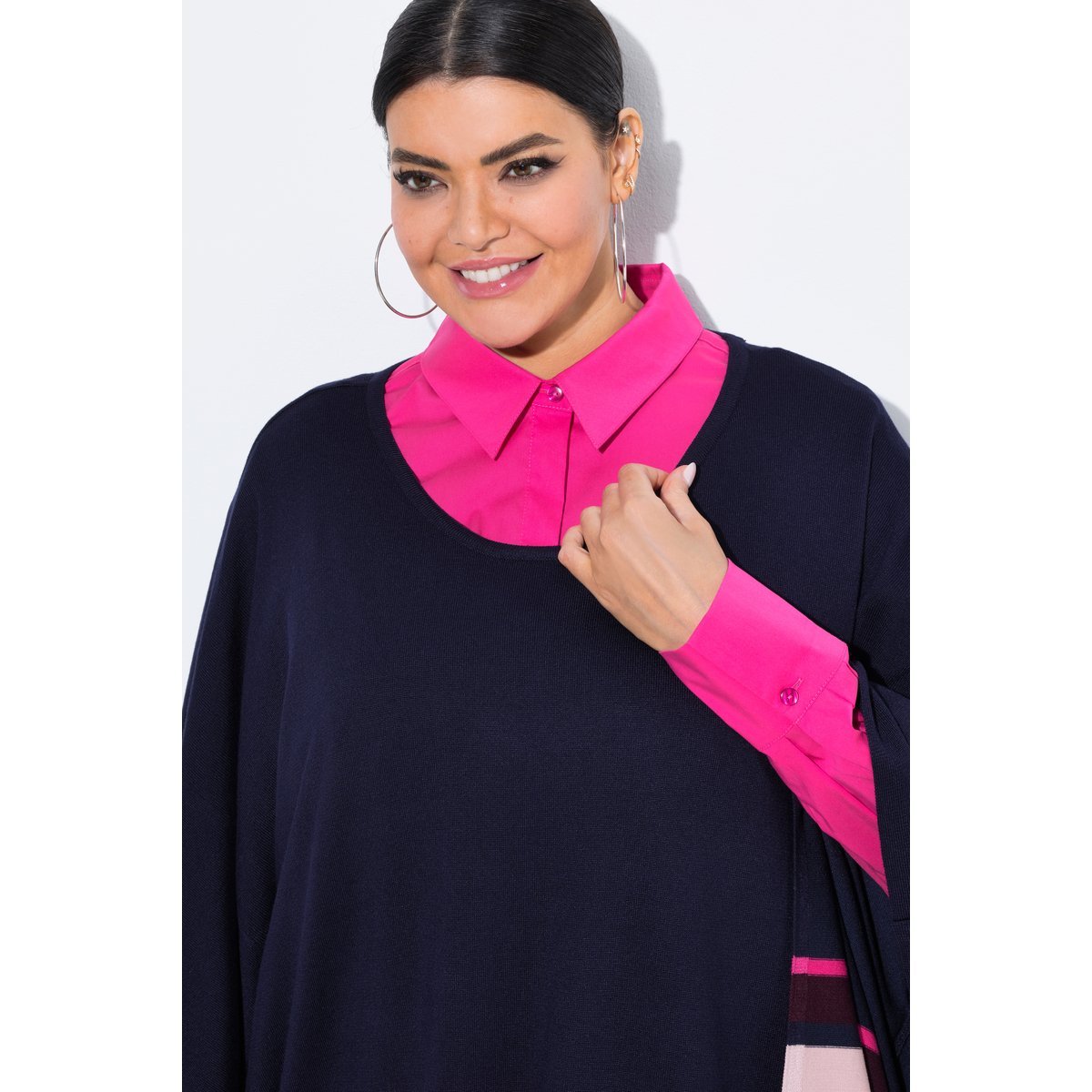 Cape en maille oversize, rayures à la base marine, ULLA POPKEN