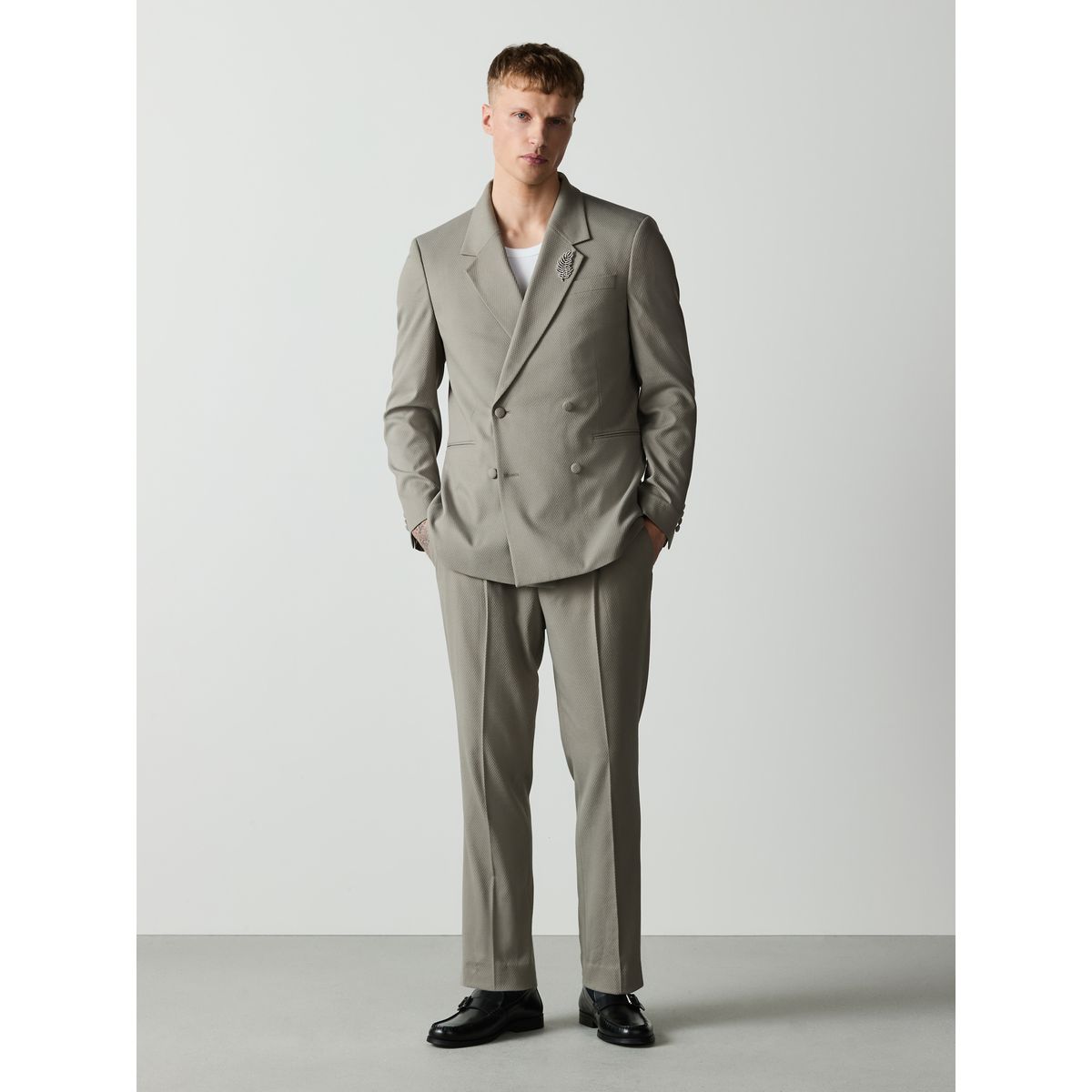 Veste de costume croisée avec broche gris, NEXT