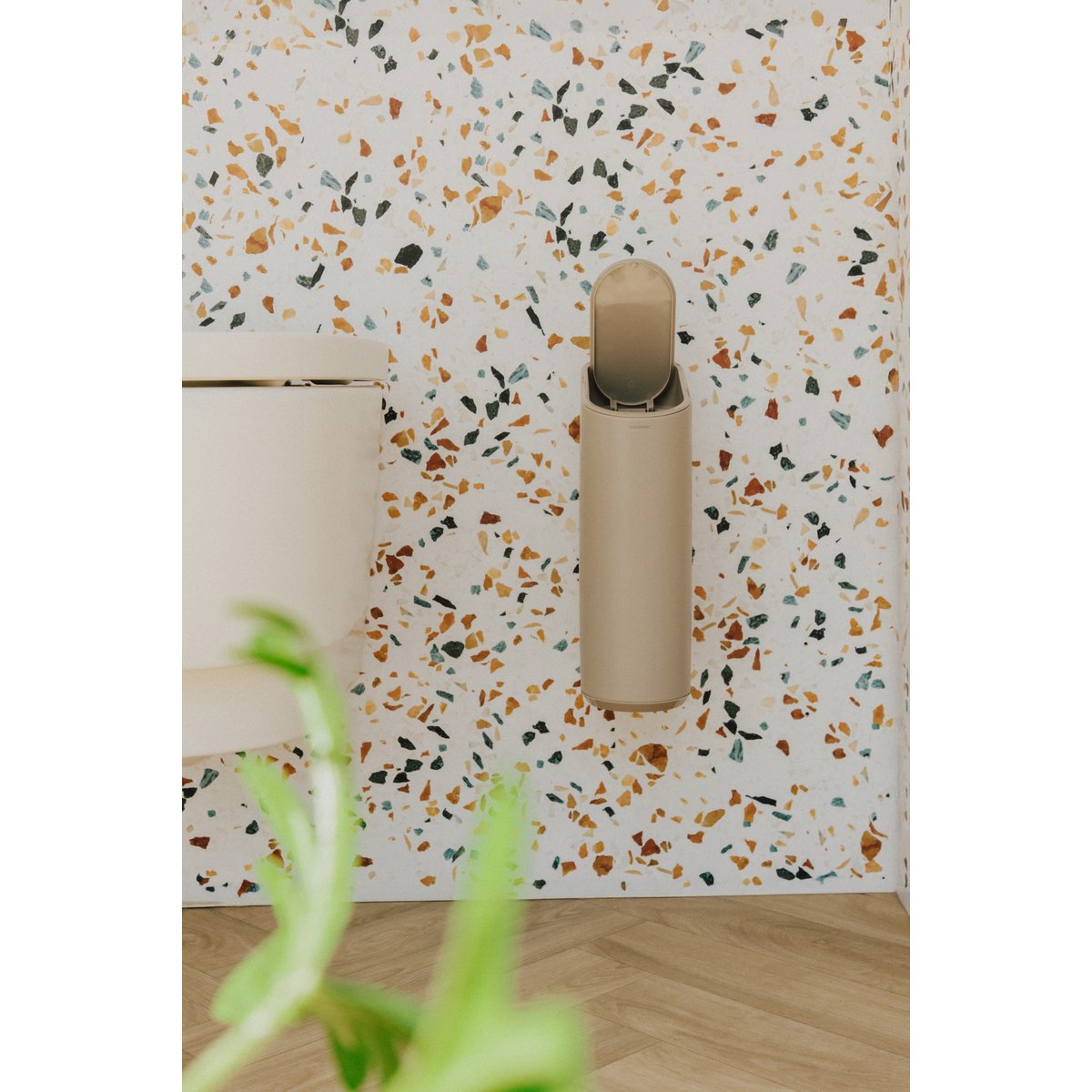 Poubelle avec vis ou adhésif FLAT noir mat, COSMIC