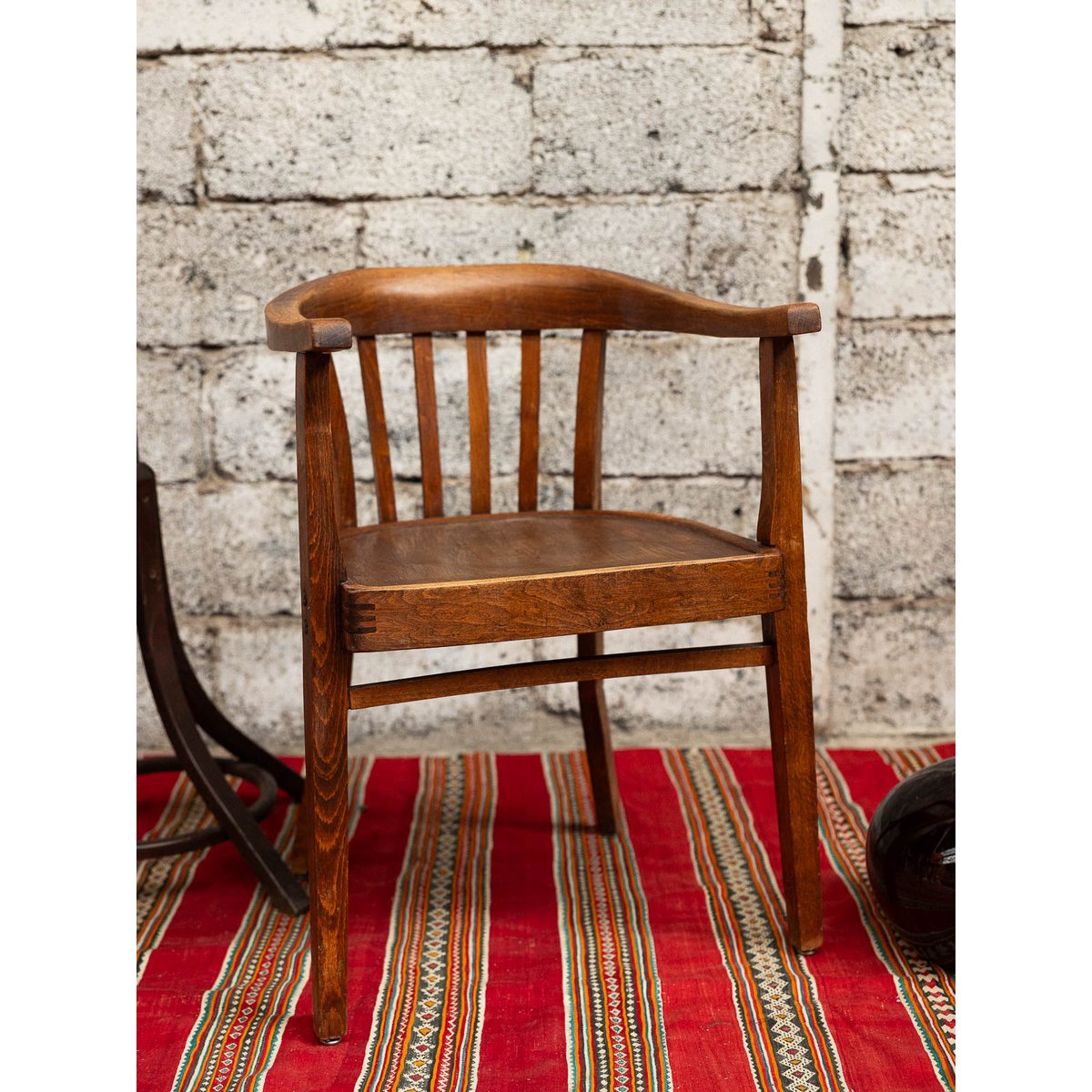 Fauteuil administratif en bois Ernest N°1503 - Bon état marron, DEBONGOUT