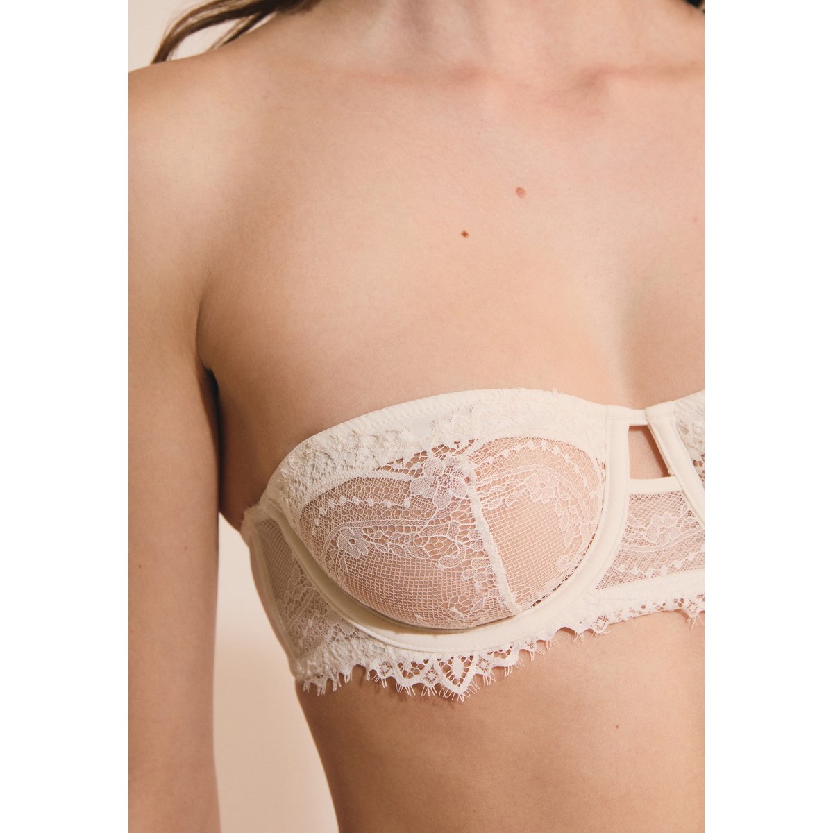 Soutien-gorge bandeau en broderie POUDREE ecru, ETAM