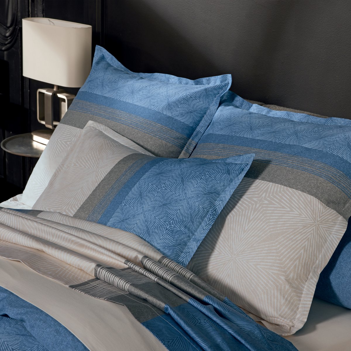Drap satin de coton géométrique bleu, TRADILINGE