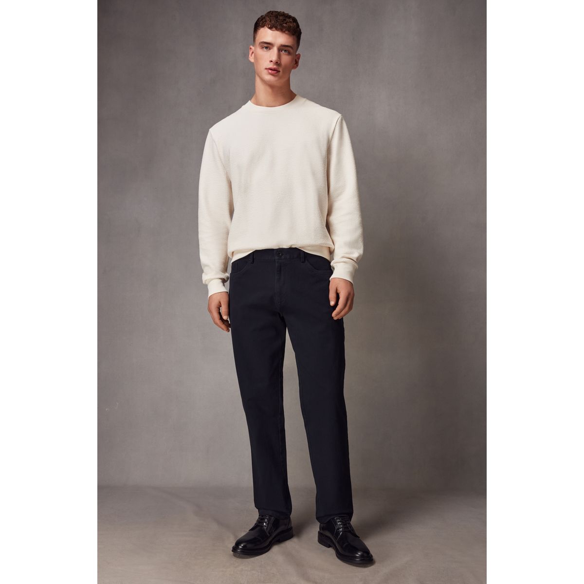 Pantalon chino droit stretch texturé élégant bleu marine, NEXT