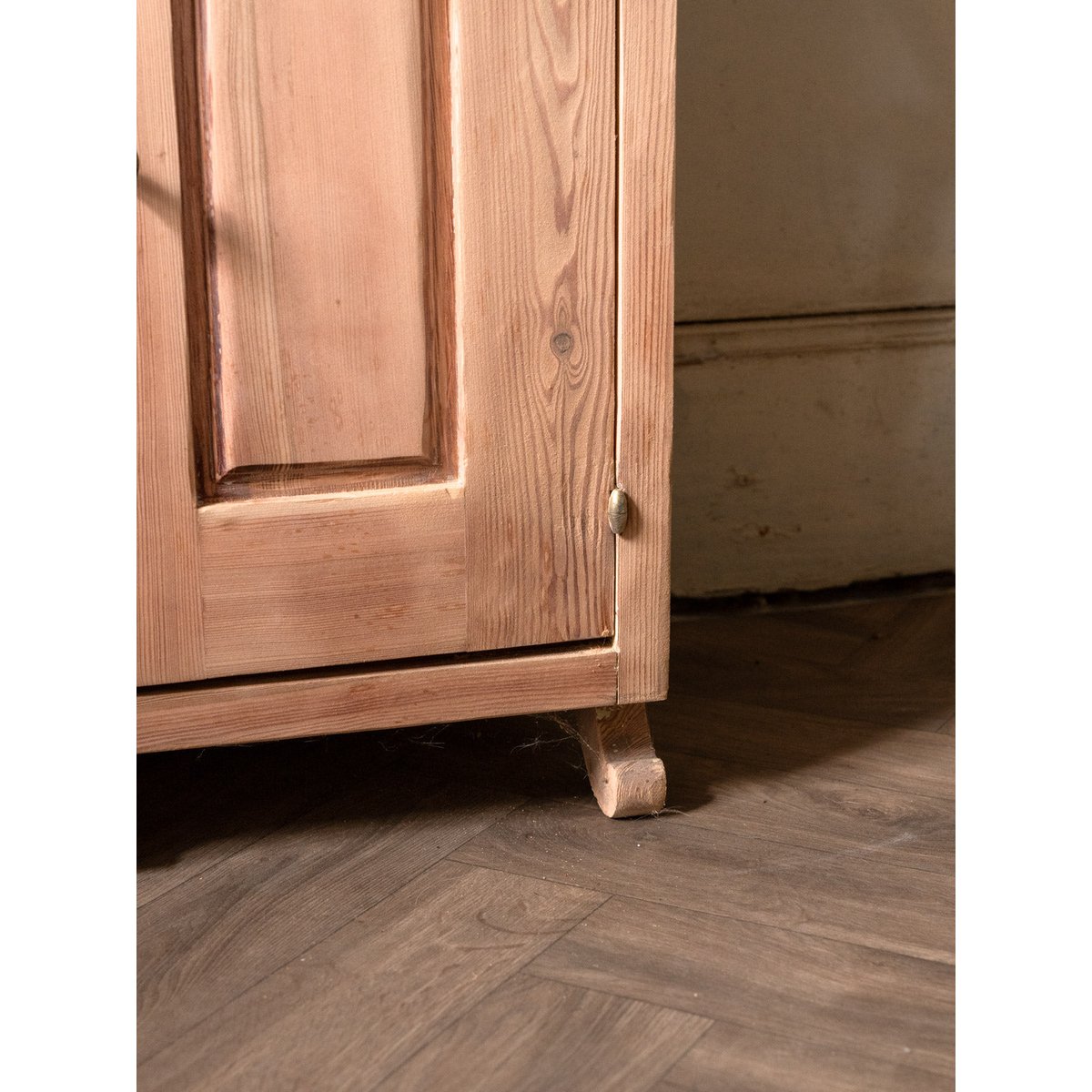 Petit buffet en bois Gilbert N°1746 - Bon état bois clair, DEBONGOUT