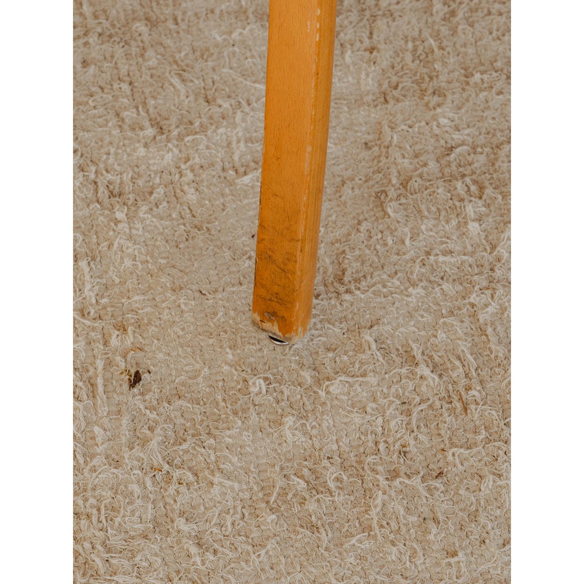 Paire de chaises en bois Claude N°1386 - Bon état bois clair, DEBONGOUT