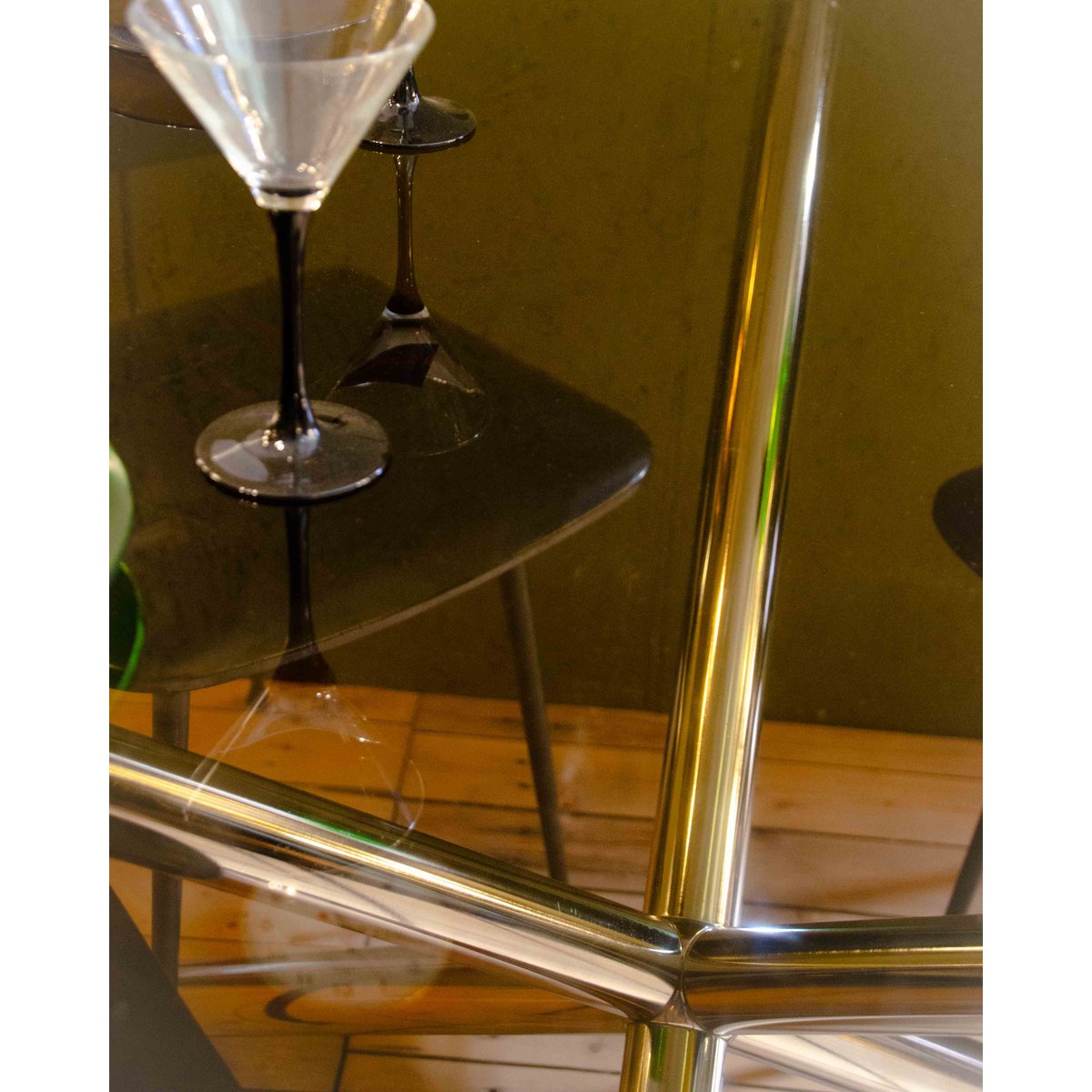 Table à manger en chrome et vert fumé Karla N°1255 - Bon état fumé, DEBONGOUT