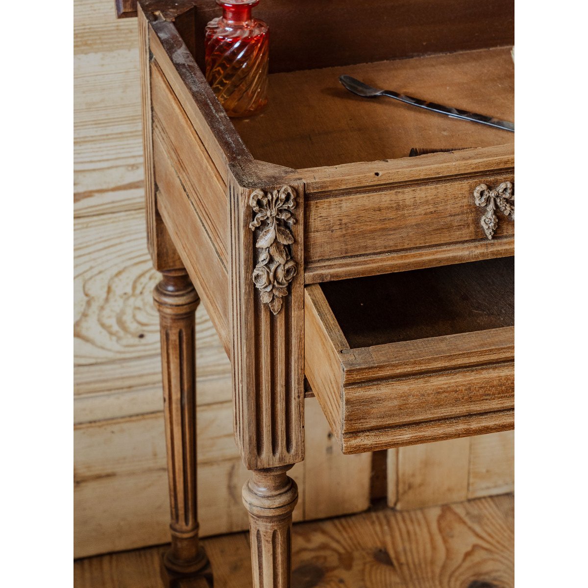 Coiffeuse en bois Louise N°295 - Bon état bois clair, DEBONGOUT