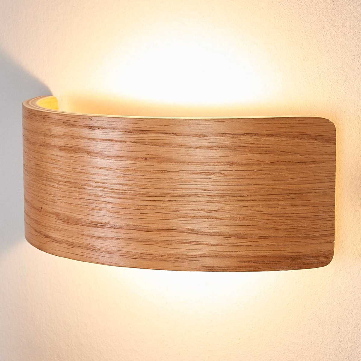 Applique en bois moderneLED, Rafailia bois foncé, LINDBY