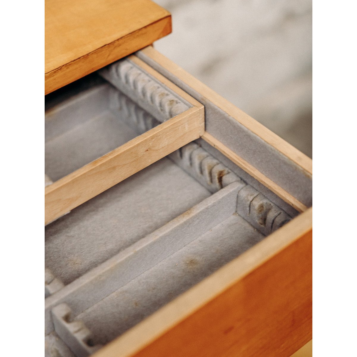 Meuble de rangement en bois Gustave N°136 - Bon état bois, DEBONGOUT