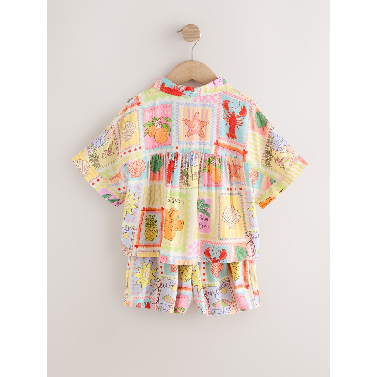 Chemise à imprimé carte postale et short multicolore, NEXT