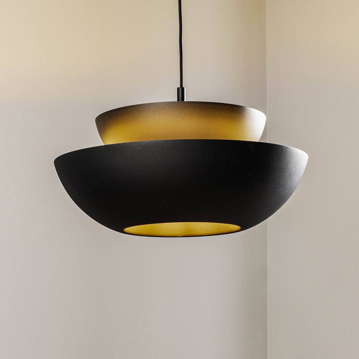 Suspension en métal design, Kellina noir, LUCANDE