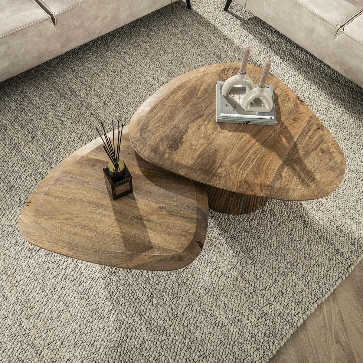 Table gigogne en bois de manguier avec plateau triangulaire (lot de 2) CREEK bois naturel, PIER IMPORT