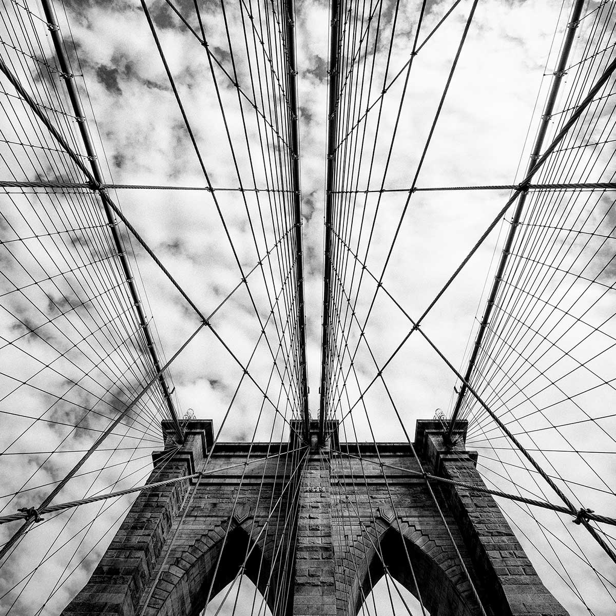 Affiche deco Brooklyn Bridge details affiche + cadre en bois - noir, HEXOA
