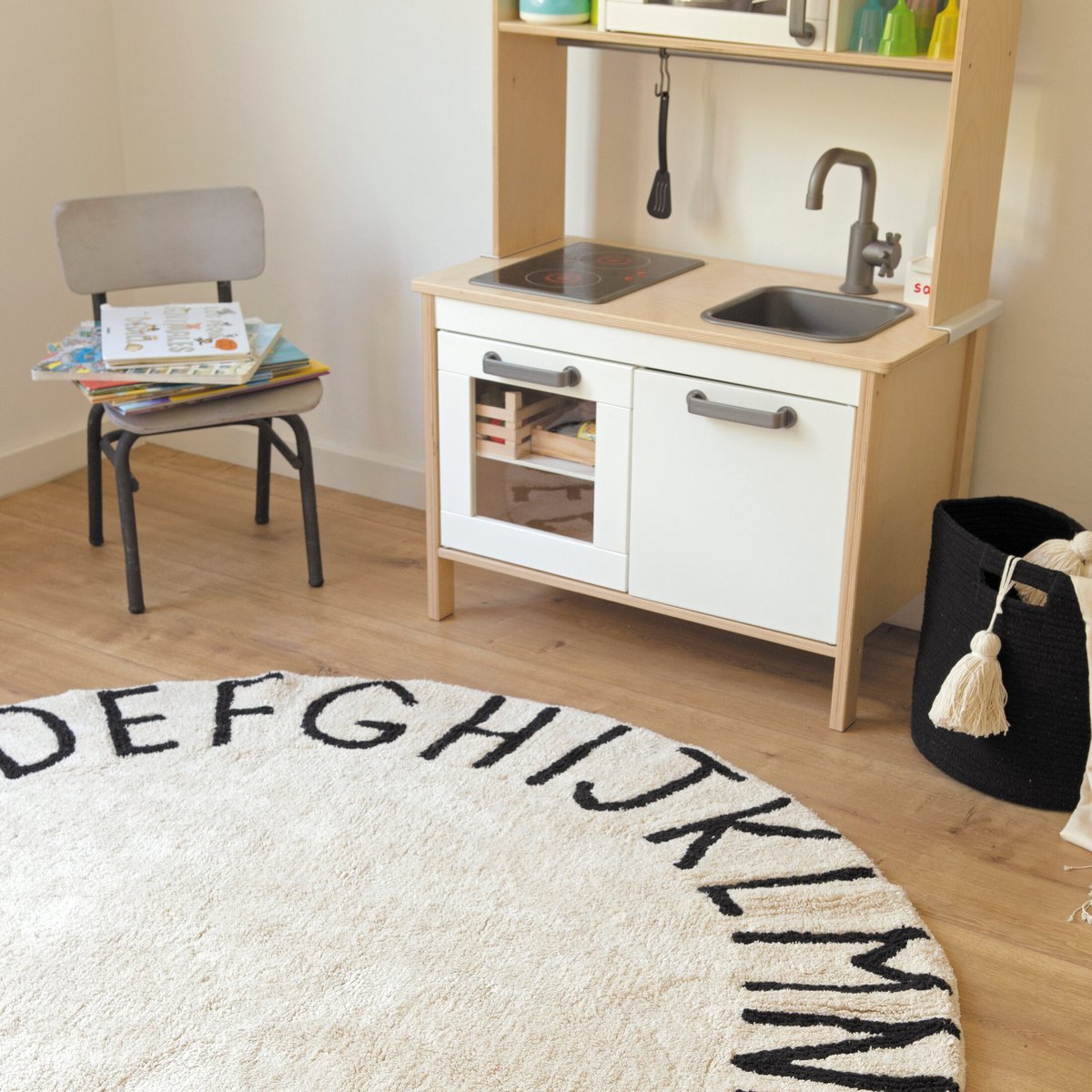 Tapis rond en coton alphabet ABC naturel, noir, LORENA CANALS