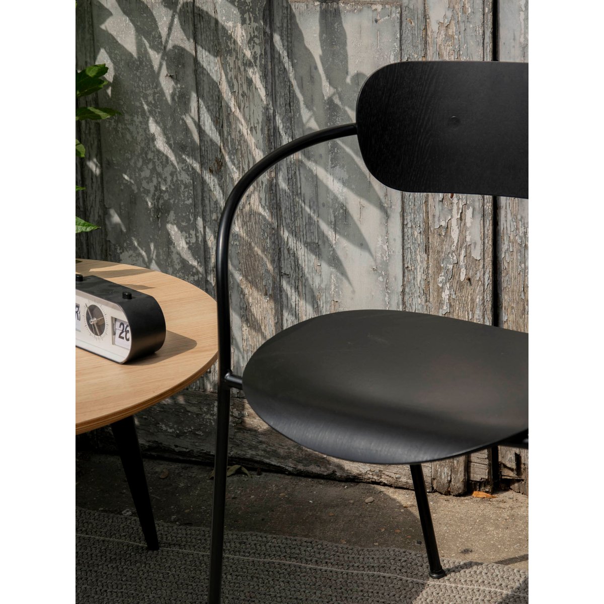 Chaise au design épuré Alma N°1755 - Bon état noir, DEBONGOUT