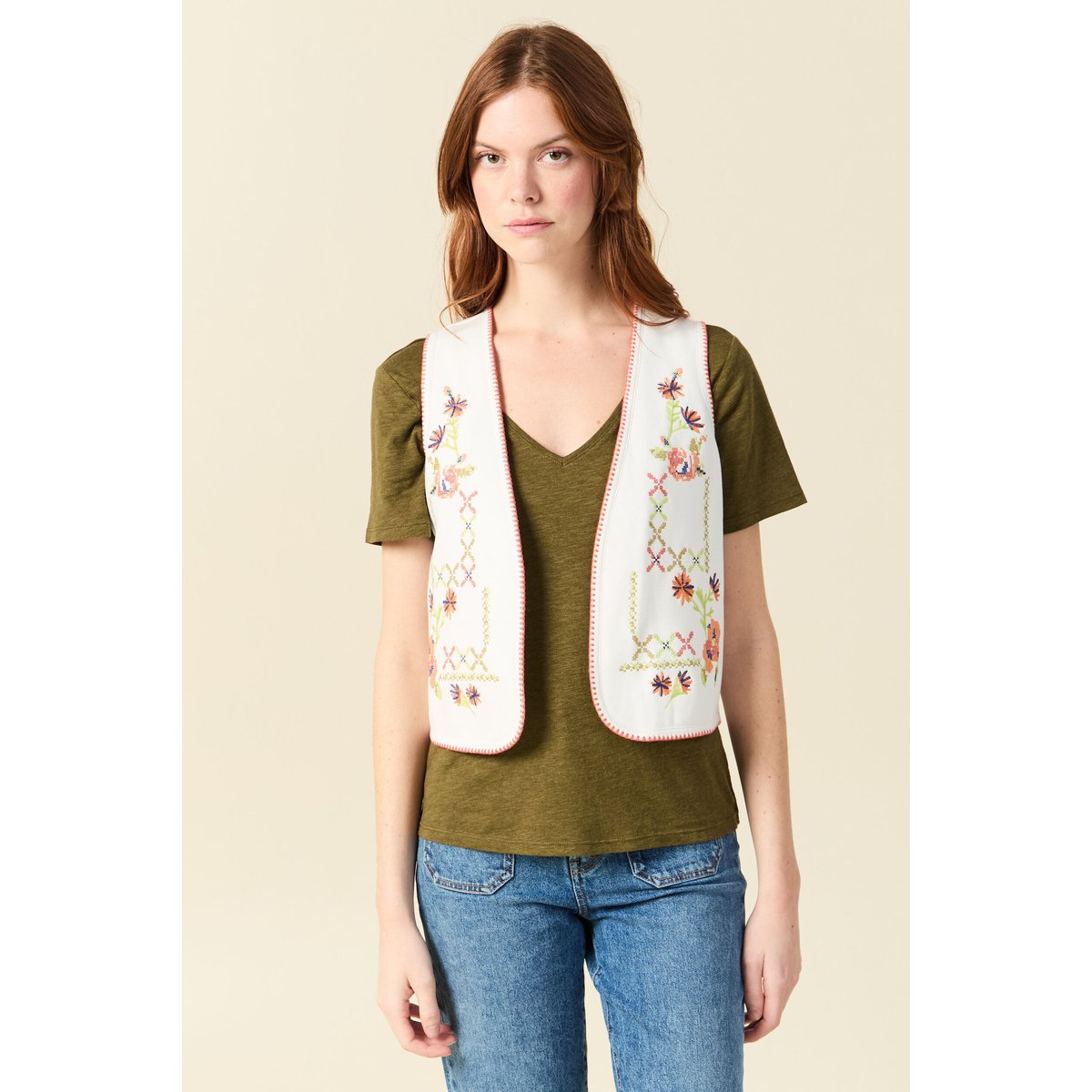 Cardigan droit court brodé sans manches ecru, BONOBO