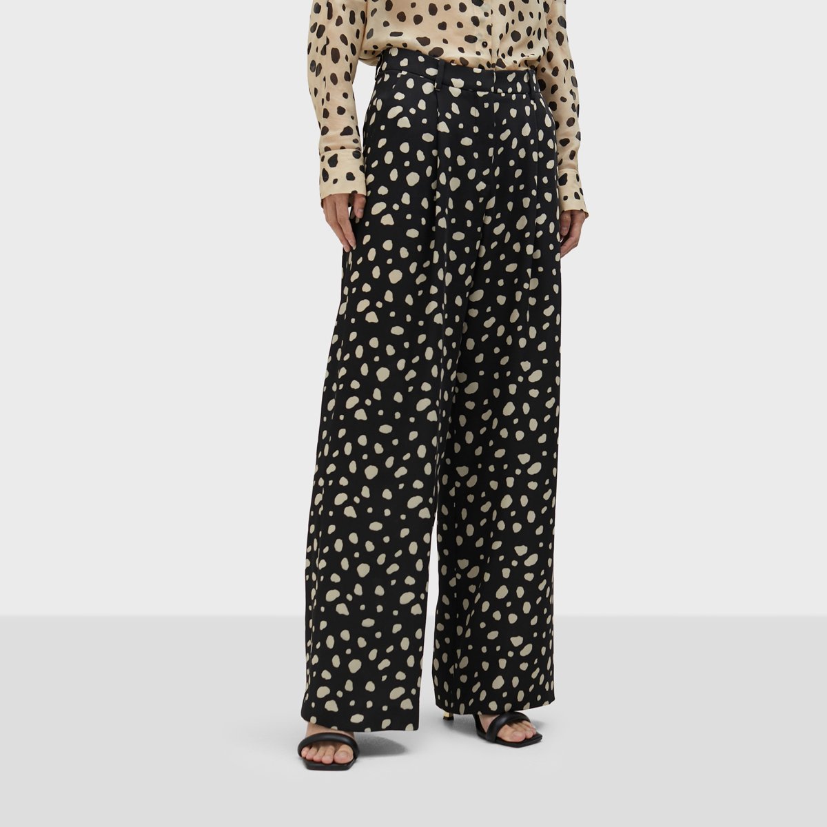 Pantalon large fluide à pinces noir, LOLA CASADEMUNT