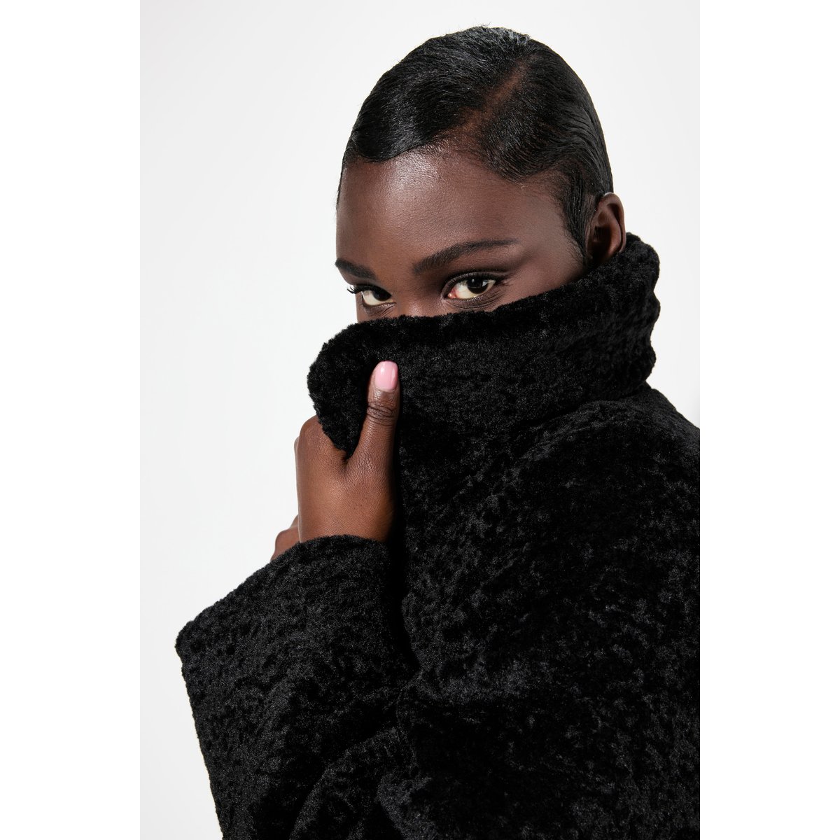 Manteau look astrakan en matière duveteuse noir, ULLA POPKEN