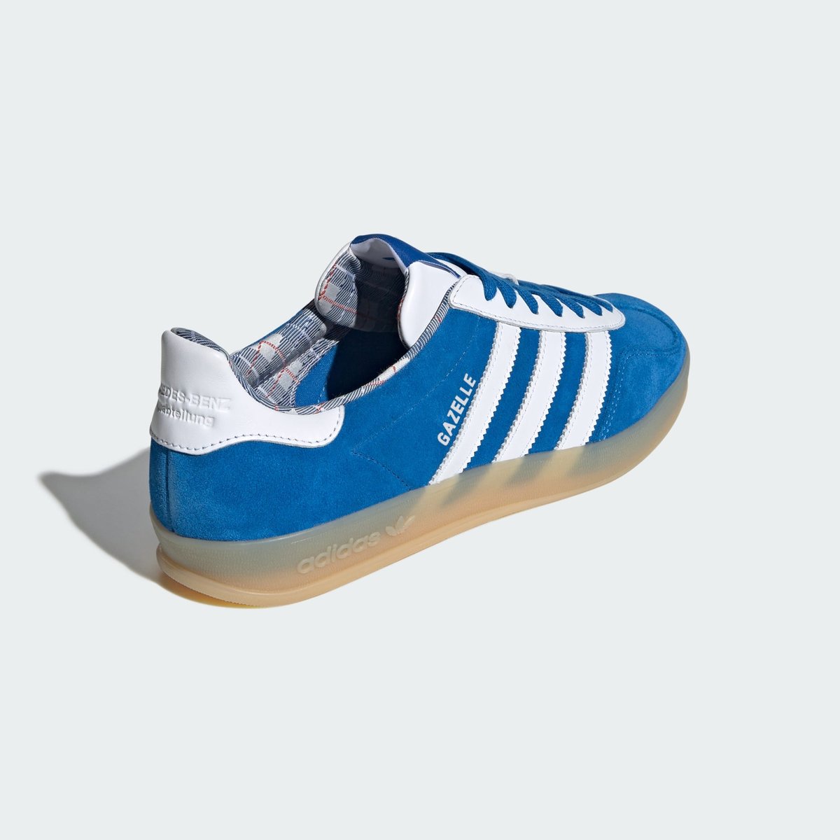 Chaussure Gazelle Indoor Mercedes Amg Petronas F1 Team Chaussure Gazelle Indoor Mercedes Amg Petronas F1 Team blue bird / cloud white / gum, adidas Originals