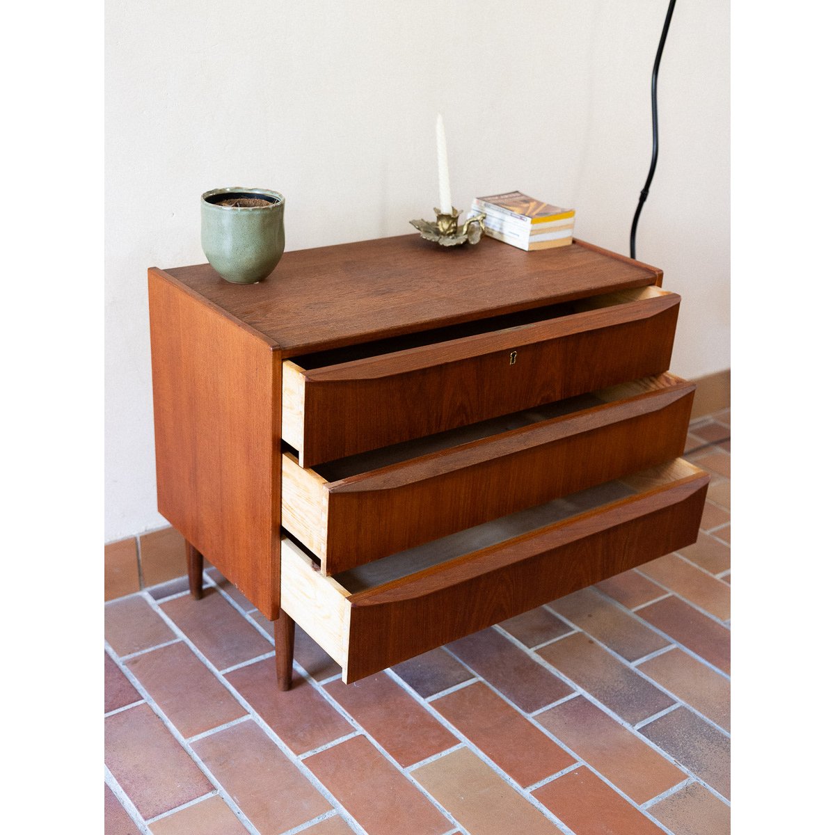 Commode contemporaine en bois Olga N°1057 - Bon état bois foncé, DEBONGOUT