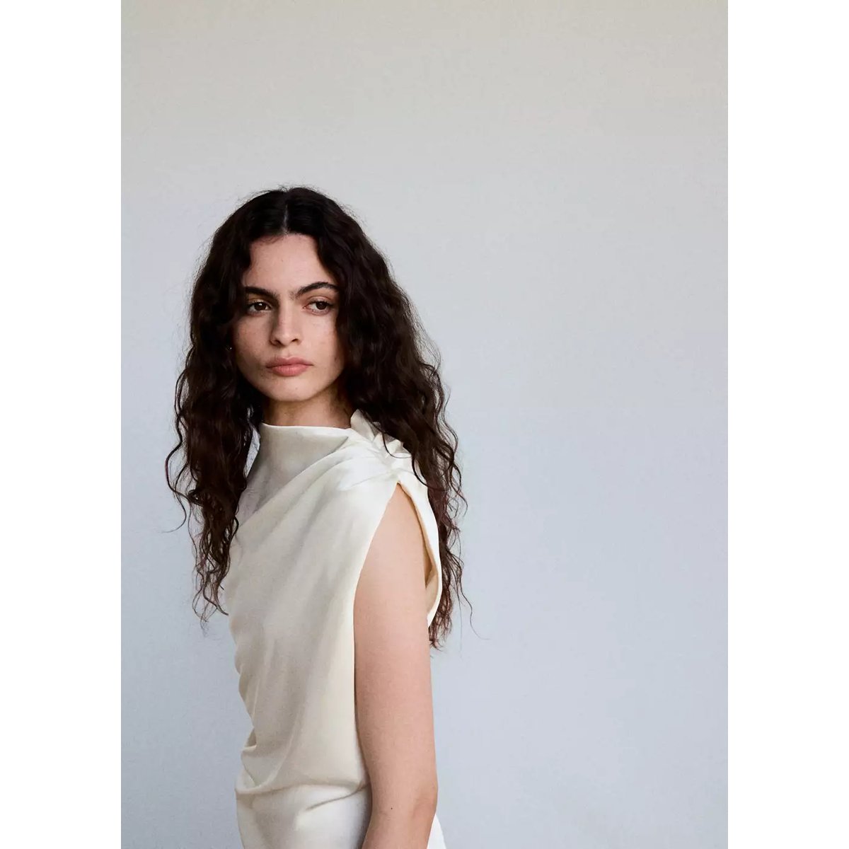 Robe froncée avec col drapé écru, MANGO