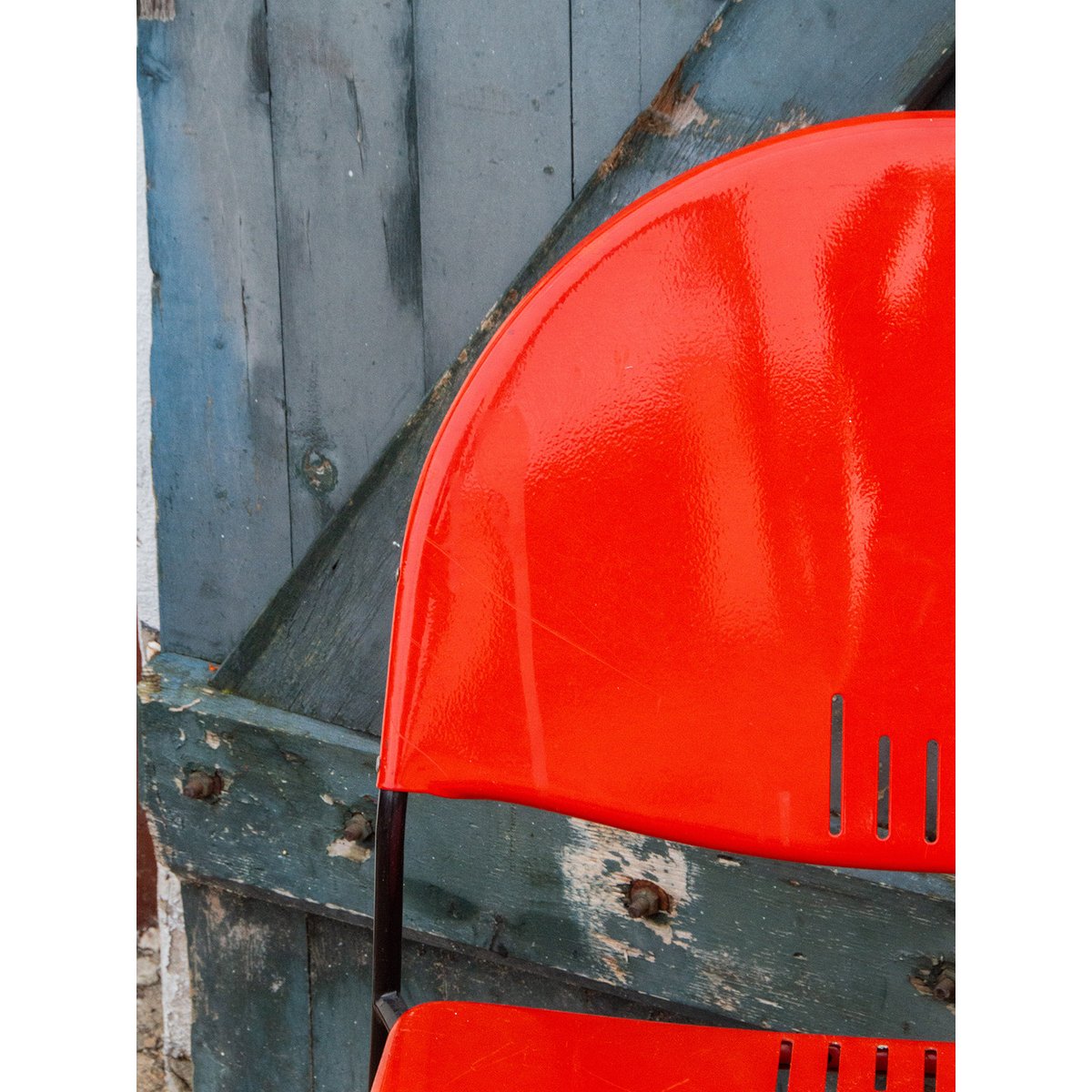 Chaise en métal rouge Diana N°126 - Bon état rouge, DEBONGOUT