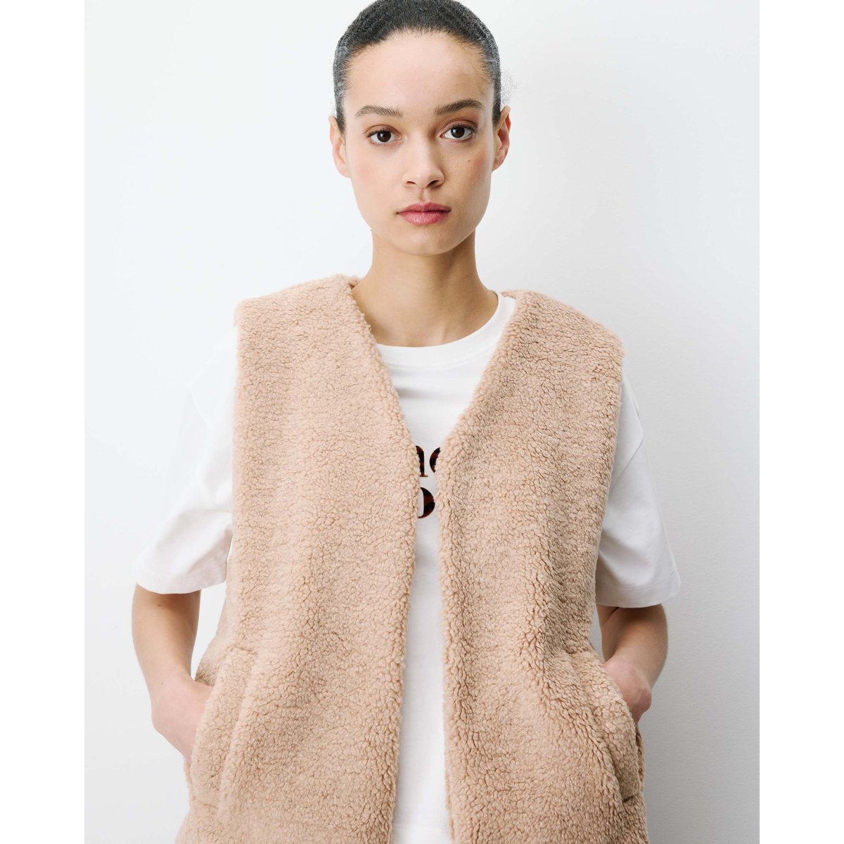 Veste sans manches en fausse shearling beige Avery beige, GRACE & MILA