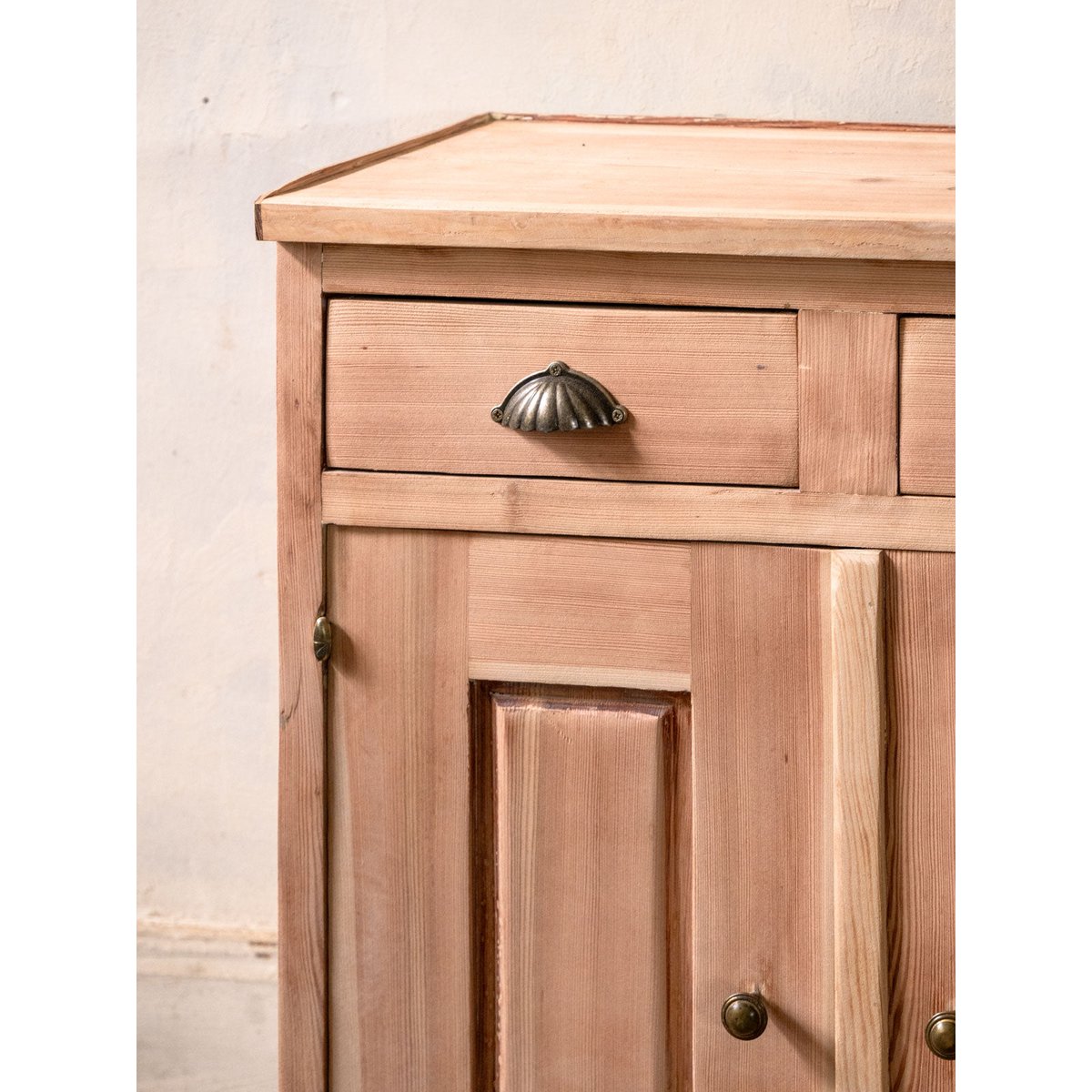Petit buffet en bois Gilbert N°1746 - Bon état bois clair, DEBONGOUT