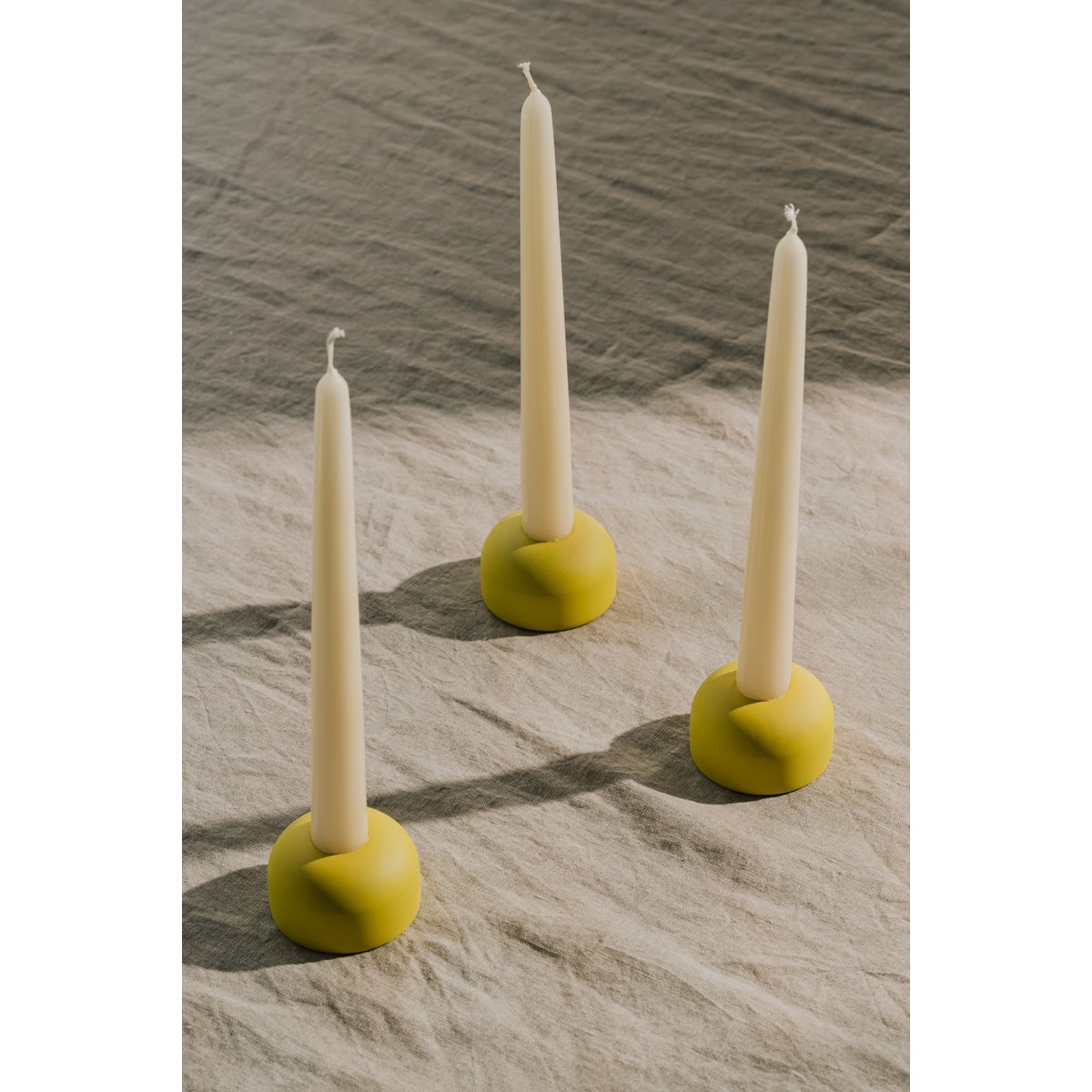 Set de 3 bougeoirs en bois de hêtre massif LUMS jaune citron, NOO.MA