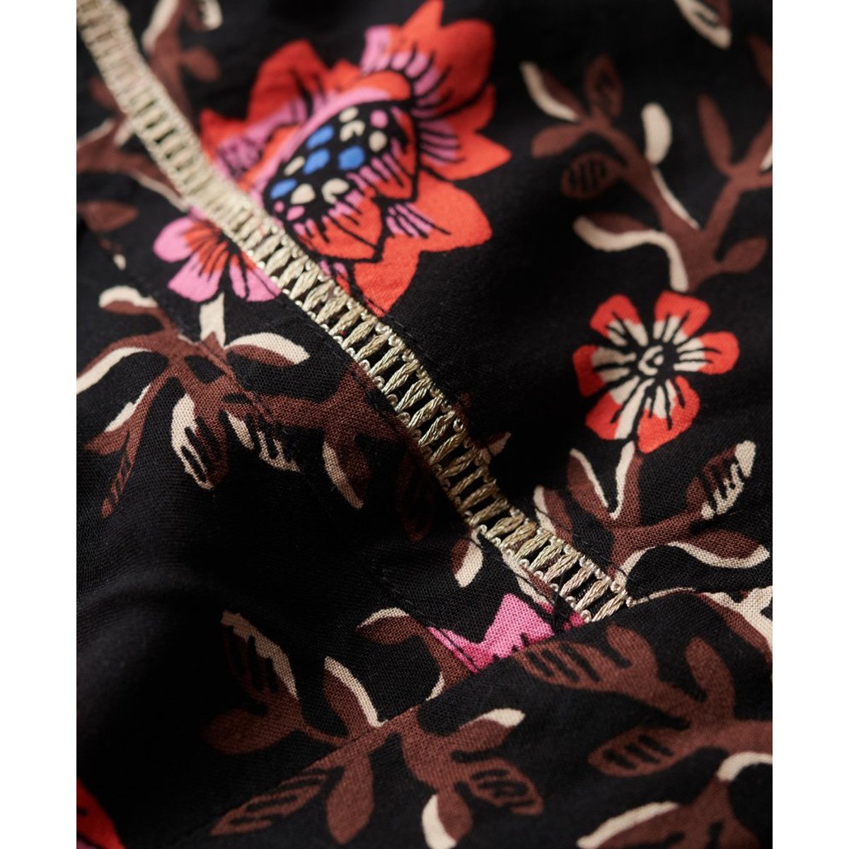 Robe courte fluide imprimée à col V marron fleuri mori, SUPERDRY