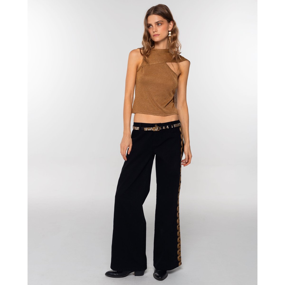 Top asymétrique avec foulard décoratif brune, THE-ARE