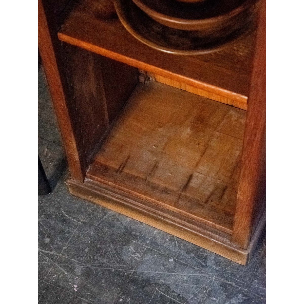 Grande étagère en bois foncé Gaëlle N°286 - Bon état bois foncé, DEBONGOUT