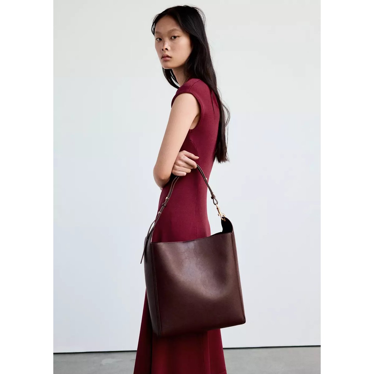 Robe en maille col V fraise, MANGO