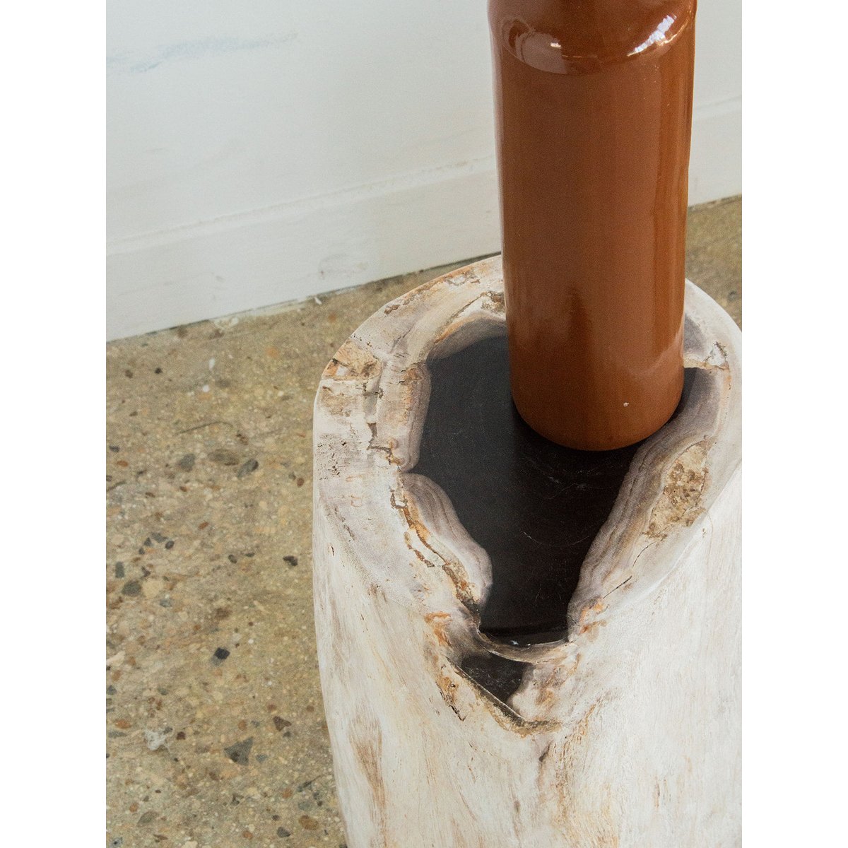 Table d'appoint en bois pétrifié Hanna N°428 - Bon état bois, DEBONGOUT