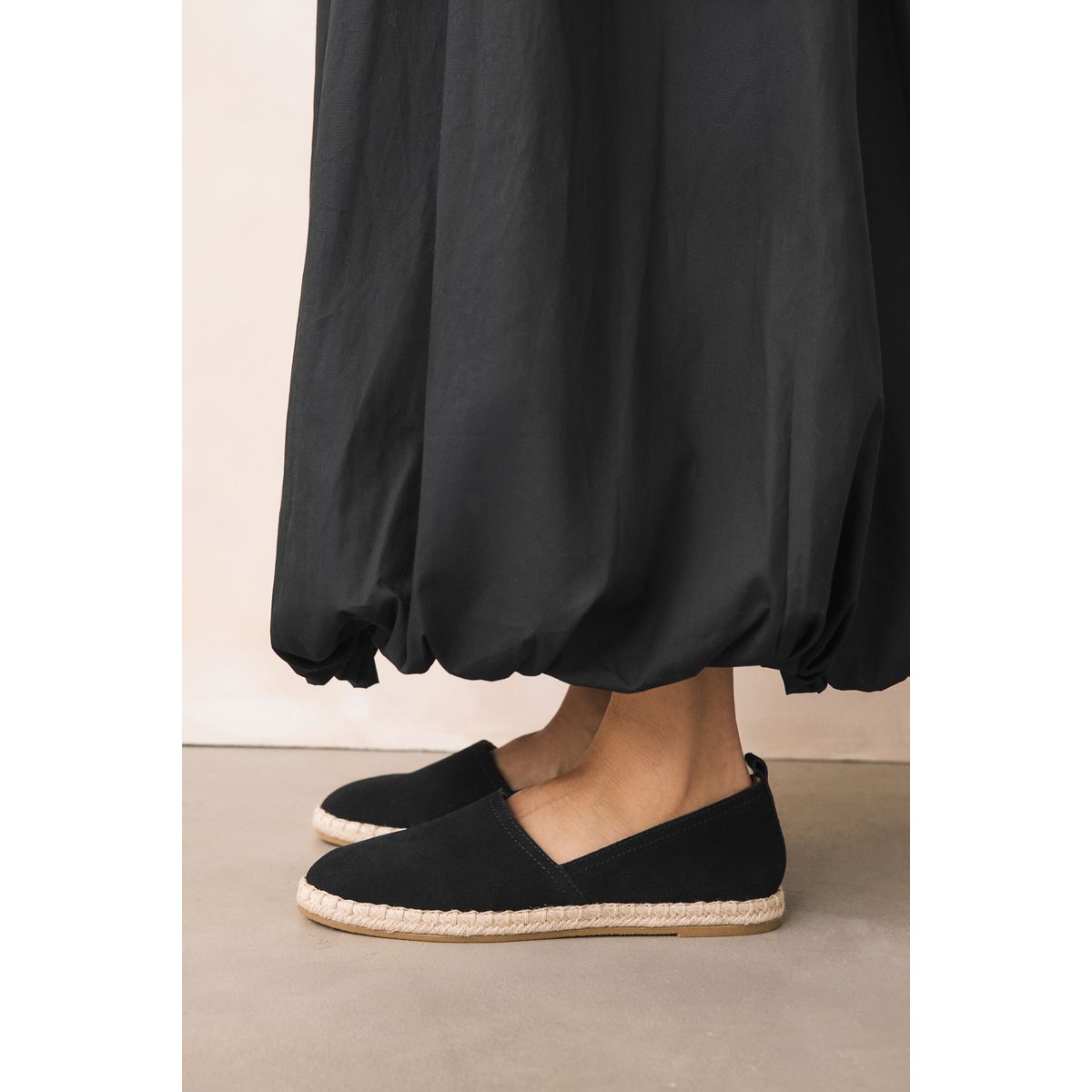 Espadrilles en daim à bout fermé noir, NEXT