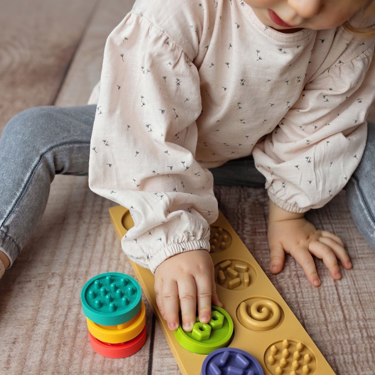 Puzzle sensoriel Montessori XL – Formes tactiles à associer SENSO multicolore, SEVIRA KIDS