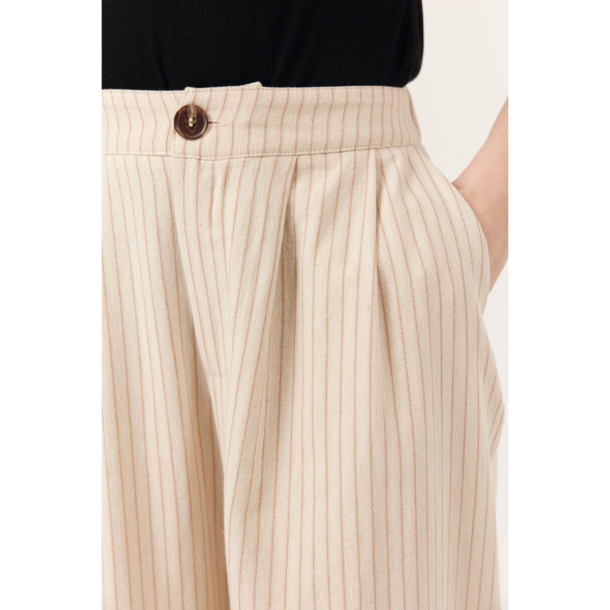 Pantalon Dalina taille haute coupe large droite à rayures fines verticales beige, ARTLOVE