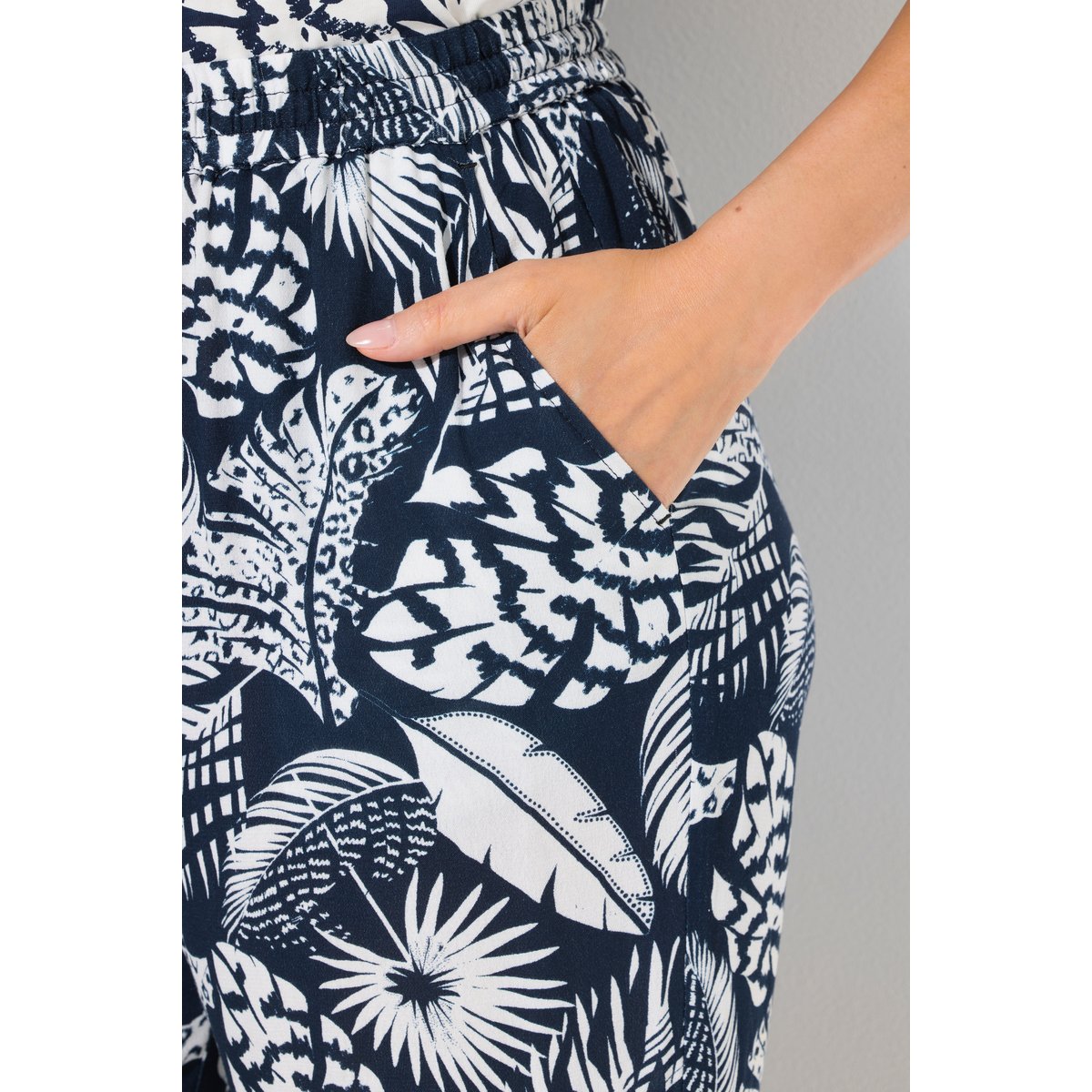 Pantalon Rose, motif feuilles, jambe large bleu encre, ULLA POPKEN