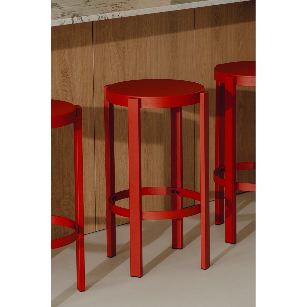 Tabouret de bar en acier robuste DOON rouge tomate, NOO.MA