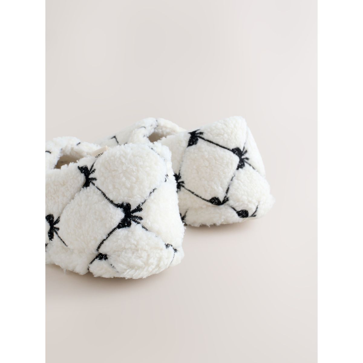 Chaussons shoot en imitation peau de mouton noeud rose, NEXT