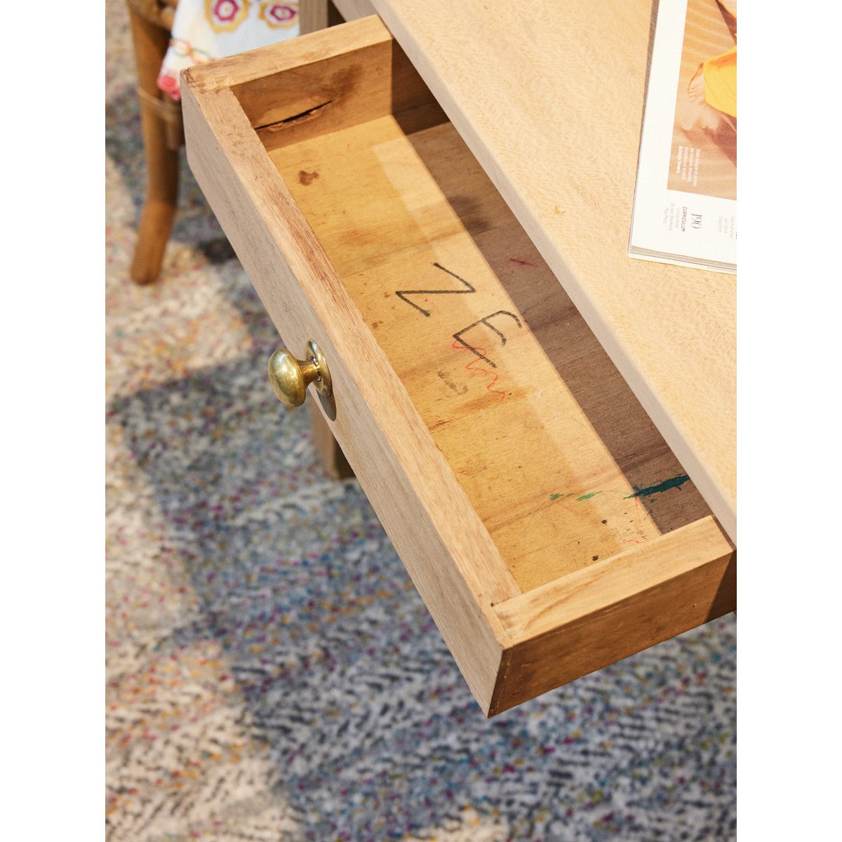 Table d'appoint en bois Francine N°970 - Bon état bois clair, DEBONGOUT