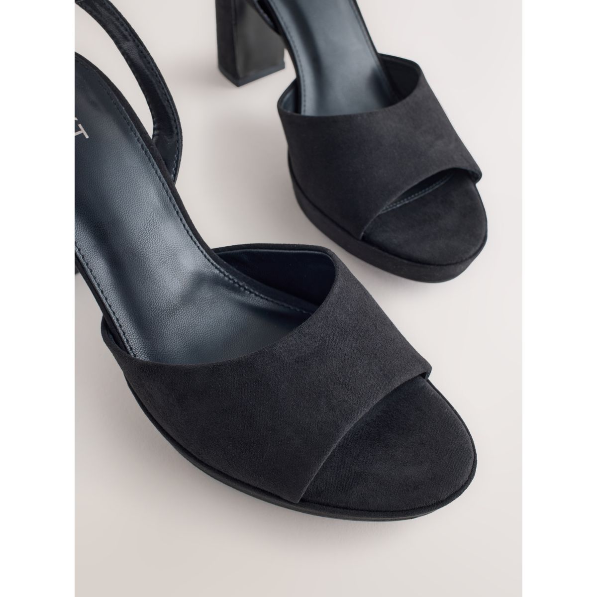 Sandales à talon, plateforme et bout rond noir, NEXT