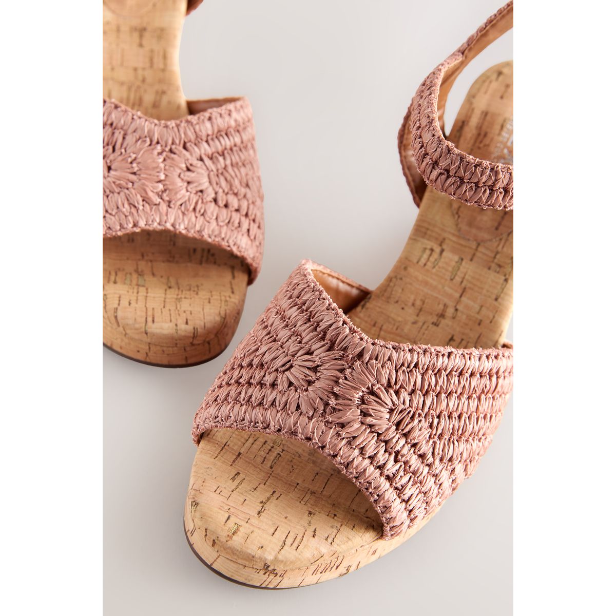 Chaussures compensées en crochet rose, NEXT