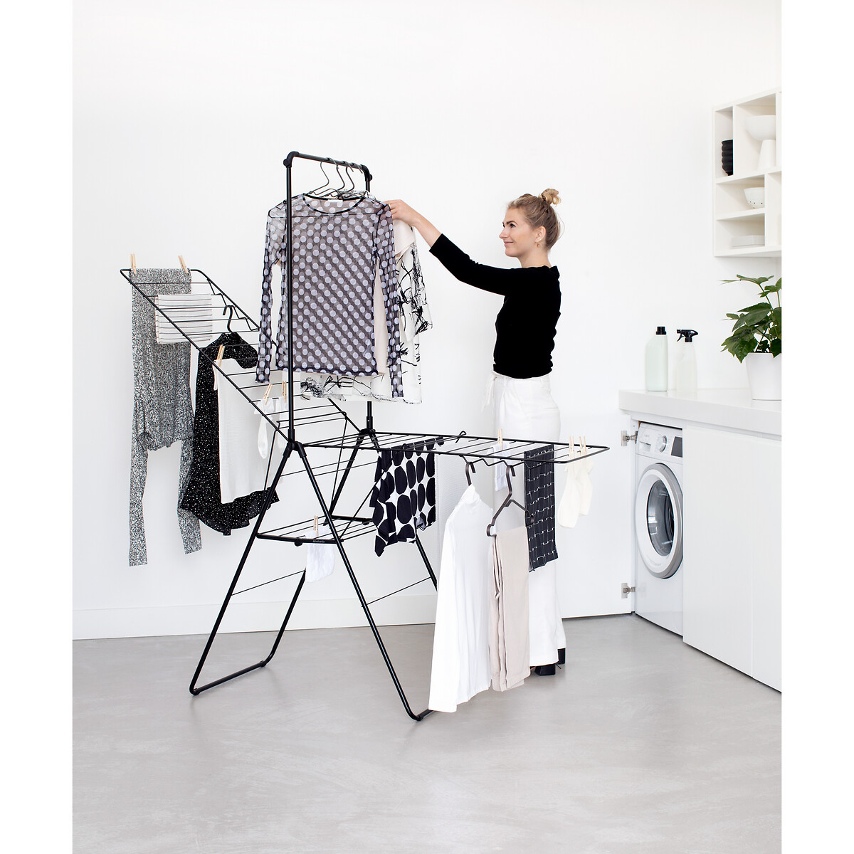 Etendoir à linge Hangon 25m avec porte cintre noir mat, BRABANTIA