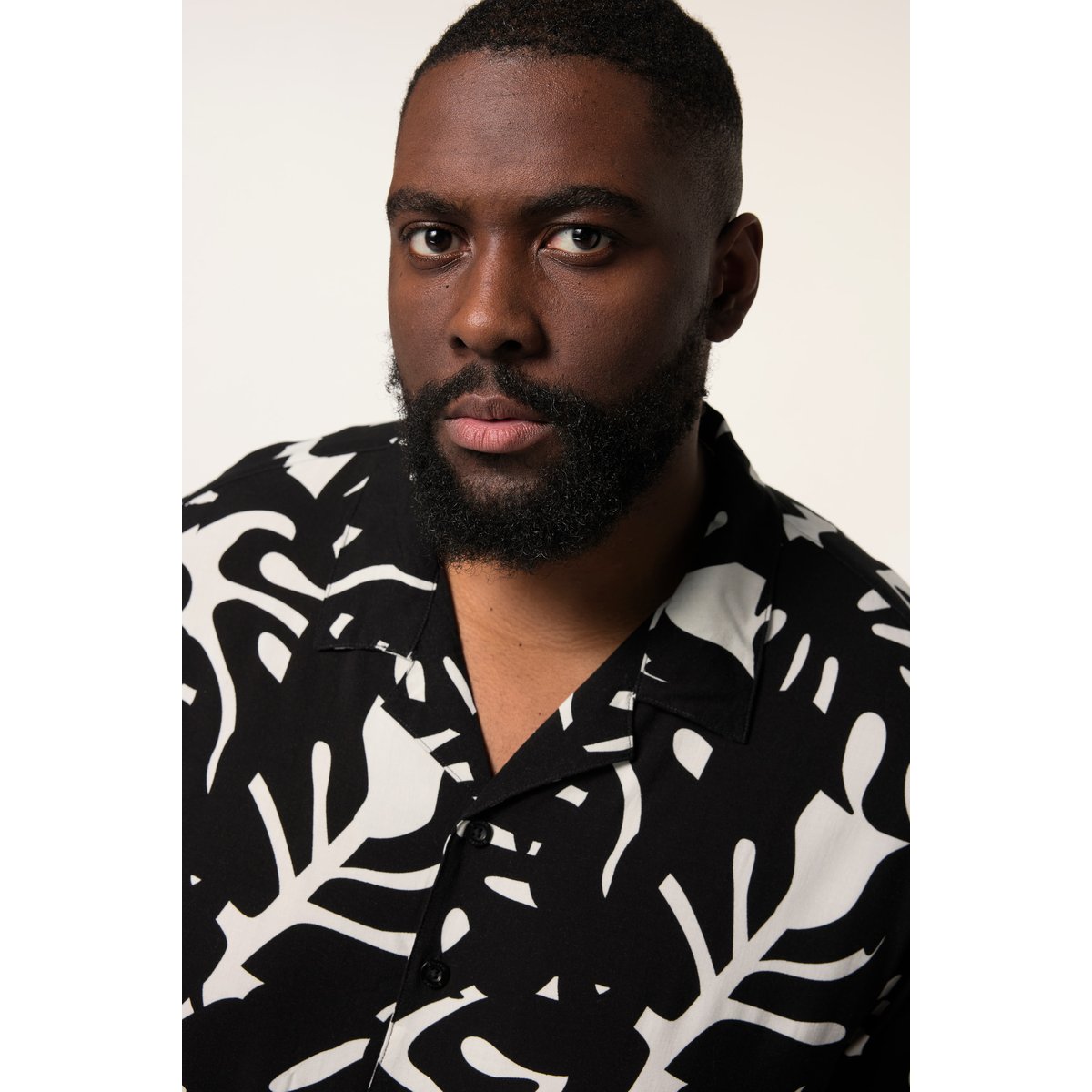 Chemise noir, STHUGE