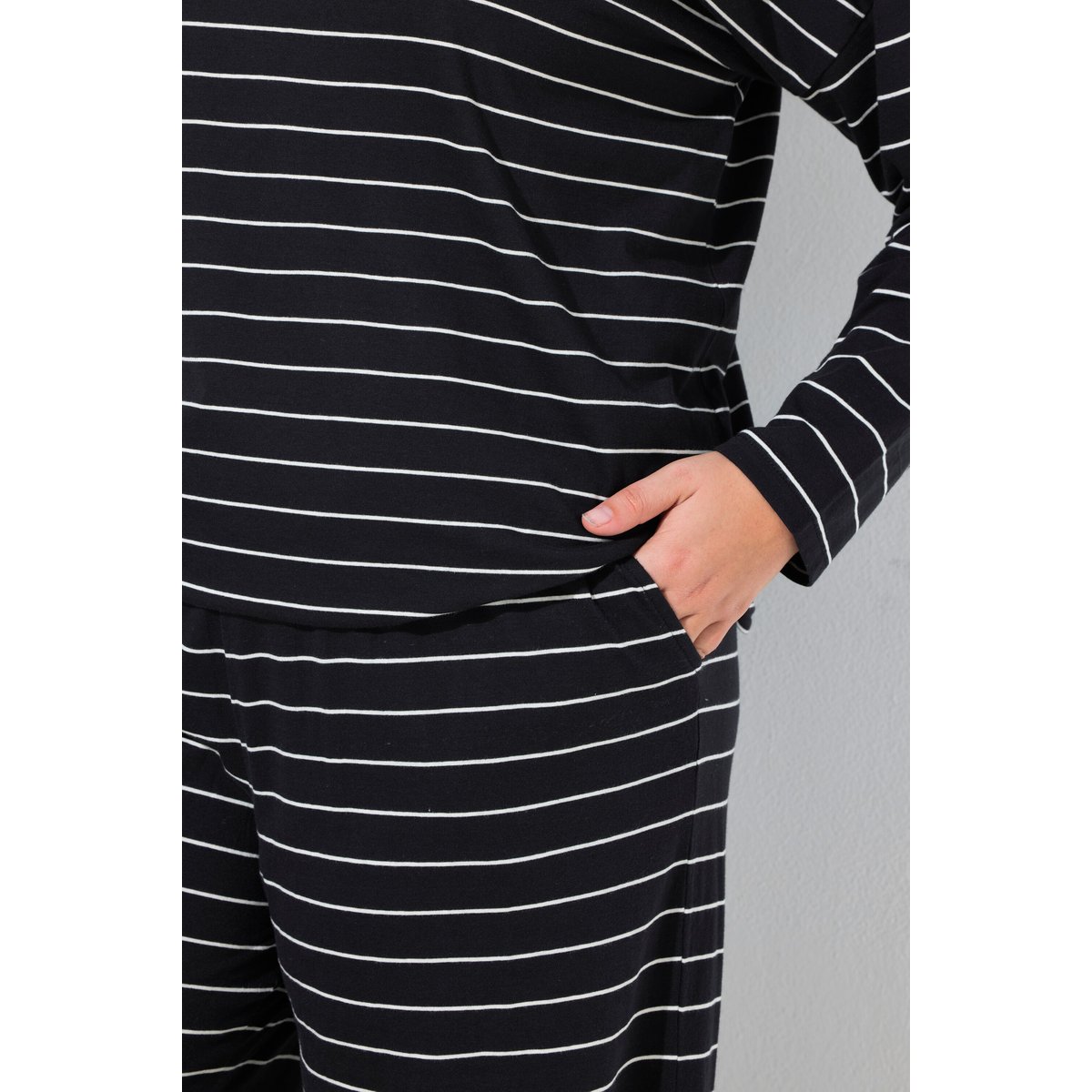 T-shirt en coton bio rayé noir, ULLA POPKEN
