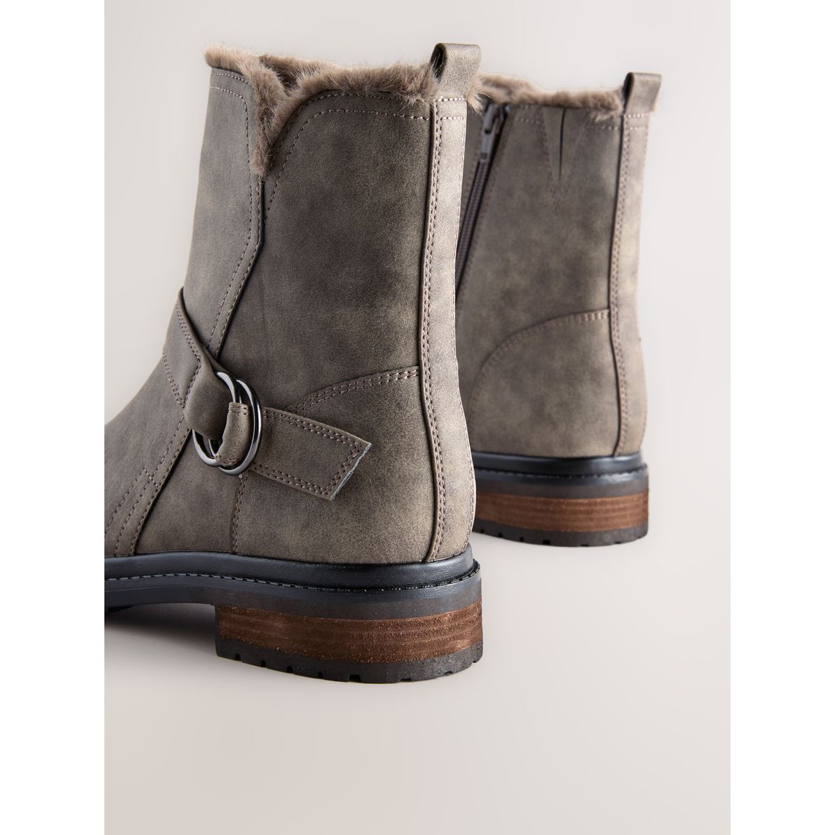 Bottines en imitation fourrure forever comfort® gris texturé, NEXT